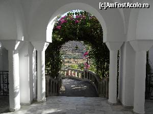 P46 [AUG-2014] Mănăstirea Sfântul Nectarie din Eghina : portalul de ieșire spre Catedrala Sfântului Nectarie