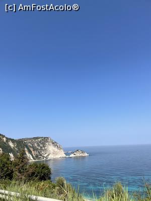 P03 [JUL-2021] Golful Petani, pe fundal e stânca de la plaja Eleni