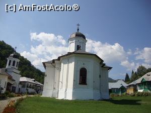 [P08] Biserica mare a mănăstirii, văzută din partea opusă. În stânga imaginii se observă și paraclisul mănăstirii.  » foto by Floryn81
 - 
<span class="allrVoted glyphicon glyphicon-heart hidden" id="av731369"></span>
<a class="m-l-10 hidden" id="sv731369" onclick="voting_Foto_DelVot(,731369,14664)" role="button">șterge vot <span class="glyphicon glyphicon-remove"></span></a>
<a id="v9731369" class=" c-red"  onclick="voting_Foto_SetVot(731369)" role="button"><span class="glyphicon glyphicon-heart-empty"></span> <b>LIKE</b> = Votează poza</a> <img class="hidden"  id="f731369W9" src="/imagini/loader.gif" border="0" /><span class="AjErrMes hidden" id="e731369ErM"></span>