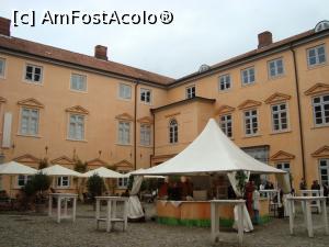 [P05] Curtea interioară a palatului are fațade cu aer italian -de aici pornesc patru intrări în castel.  » foto by mireille
 - 
<span class="allrVoted glyphicon glyphicon-heart hidden" id="av854711"></span>
<a class="m-l-10 hidden" id="sv854711" onclick="voting_Foto_DelVot(,854711,14776)" role="button">șterge vot <span class="glyphicon glyphicon-remove"></span></a>
<a id="v9854711" class=" c-red"  onclick="voting_Foto_SetVot(854711)" role="button"><span class="glyphicon glyphicon-heart-empty"></span> <b>LIKE</b> = Votează poza</a> <img class="hidden"  id="f854711W9" src="/imagini/loader.gif" border="0" /><span class="AjErrMes hidden" id="e854711ErM"></span>