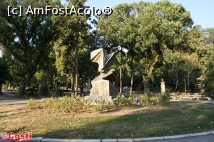 [P44] Monumentul victimelor fascismului, din Parcul 7 Iulie » foto by Costi
 - 
<span class="allrVoted glyphicon glyphicon-heart hidden" id="av752702"></span>
<a class="m-l-10 hidden" id="sv752702" onclick="voting_Foto_DelVot(,752702,14800)" role="button">șterge vot <span class="glyphicon glyphicon-remove"></span></a>
<a id="v9752702" class=" c-red"  onclick="voting_Foto_SetVot(752702)" role="button"><span class="glyphicon glyphicon-heart-empty"></span> <b>LIKE</b> = Votează poza</a> <img class="hidden"  id="f752702W9" src="/imagini/loader.gif" border="0" /><span class="AjErrMes hidden" id="e752702ErM"></span>