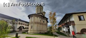 [P05] Mănăstirea Berislăvești, județul Vâlcea văzută din Poarta estică, superb arată.... » foto by mprofeanu
 - 
<span class="allrVoted glyphicon glyphicon-heart hidden" id="av1394303"></span>
<a class="m-l-10 hidden" id="sv1394303" onclick="voting_Foto_DelVot(,1394303,14806)" role="button">șterge vot <span class="glyphicon glyphicon-remove"></span></a>
<a id="v91394303" class=" c-red"  onclick="voting_Foto_SetVot(1394303)" role="button"><span class="glyphicon glyphicon-heart-empty"></span> <b>LIKE</b> = Votează poza</a> <img class="hidden"  id="f1394303W9" src="/imagini/loader.gif" border="0" /><span class="AjErrMes hidden" id="e1394303ErM"></span>