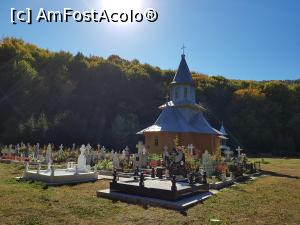 [P15] Mănăstirea ”Măgura Ocnei” - biserica mică și cimitirul mănăstirii.  » foto by Floryn81
 - 
<span class="allrVoted glyphicon glyphicon-heart hidden" id="av1027915"></span>
<a class="m-l-10 hidden" id="sv1027915" onclick="voting_Foto_DelVot(,1027915,14859)" role="button">șterge vot <span class="glyphicon glyphicon-remove"></span></a>
<a id="v91027915" class=" c-red"  onclick="voting_Foto_SetVot(1027915)" role="button"><span class="glyphicon glyphicon-heart-empty"></span> <b>LIKE</b> = Votează poza</a> <img class="hidden"  id="f1027915W9" src="/imagini/loader.gif" border="0" /><span class="AjErrMes hidden" id="e1027915ErM"></span>