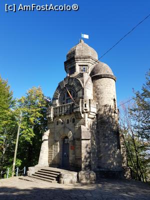 [P20] La câteva sute de metri mai jos de mănăstire se află monumentul-muzeu ”Măgura Ocnei”.  » foto by Floryn81
 - 
<span class="allrVoted glyphicon glyphicon-heart hidden" id="av1027920"></span>
<a class="m-l-10 hidden" id="sv1027920" onclick="voting_Foto_DelVot(,1027920,14859)" role="button">șterge vot <span class="glyphicon glyphicon-remove"></span></a>
<a id="v91027920" class=" c-red"  onclick="voting_Foto_SetVot(1027920)" role="button"><span class="glyphicon glyphicon-heart-empty"></span> <b>LIKE</b> = Votează poza</a> <img class="hidden"  id="f1027920W9" src="/imagini/loader.gif" border="0" /><span class="AjErrMes hidden" id="e1027920ErM"></span>