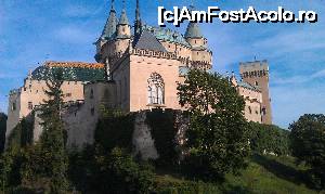 P13 [AUG-2014] Castelul Bojnice, Slovacia, văzut de pe latura nordică a parcului. 