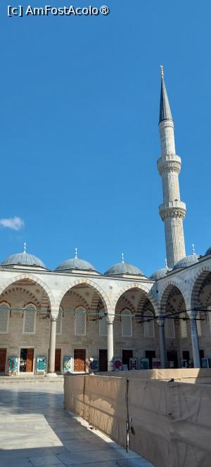 [P33] Moscheea albastră - curtea interioară și unul din cele șase minarete » foto by Carmen Ion
 - 
<span class="allrVoted glyphicon glyphicon-heart hidden" id="av1508525"></span>
<a class="m-l-10 hidden" id="sv1508525" onclick="voting_Foto_DelVot(,1508525,14995)" role="button">șterge vot <span class="glyphicon glyphicon-remove"></span></a>
<a id="v91508525" class=" c-red"  onclick="voting_Foto_SetVot(1508525)" role="button"><span class="glyphicon glyphicon-heart-empty"></span> <b>LIKE</b> = Votează poza</a> <img class="hidden"  id="f1508525W9" src="/imagini/loader.gif" border="0" /><span class="AjErrMes hidden" id="e1508525ErM"></span>