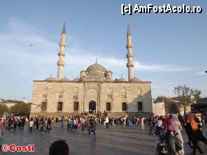 [P42] Yeni Cami (Moscheea Nouă), din Piaţa Eminönü » foto by Costi
 - 
<span class="allrVoted glyphicon glyphicon-heart hidden" id="av426467"></span>
<a class="m-l-10 hidden" id="sv426467" onclick="voting_Foto_DelVot(,426467,14995)" role="button">șterge vot <span class="glyphicon glyphicon-remove"></span></a>
<a id="v9426467" class=" c-red"  onclick="voting_Foto_SetVot(426467)" role="button"><span class="glyphicon glyphicon-heart-empty"></span> <b>LIKE</b> = Votează poza</a> <img class="hidden"  id="f426467W9" src="/imagini/loader.gif" border="0" /><span class="AjErrMes hidden" id="e426467ErM"></span>