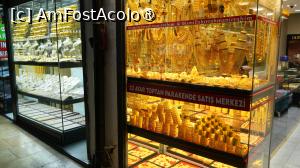 [P41] Vitrine întregi cu aur  în Marele Bazar » foto by pepsi70ro
 - 
<span class="allrVoted glyphicon glyphicon-heart hidden" id="av1517788"></span>
<a class="m-l-10 hidden" id="sv1517788" onclick="voting_Foto_DelVot(,1517788,14995)" role="button">șterge vot <span class="glyphicon glyphicon-remove"></span></a>
<a id="v91517788" class=" c-red"  onclick="voting_Foto_SetVot(1517788)" role="button"><span class="glyphicon glyphicon-heart-empty"></span> <b>LIKE</b> = Votează poza</a> <img class="hidden"  id="f1517788W9" src="/imagini/loader.gif" border="0" /><span class="AjErrMes hidden" id="e1517788ErM"></span>