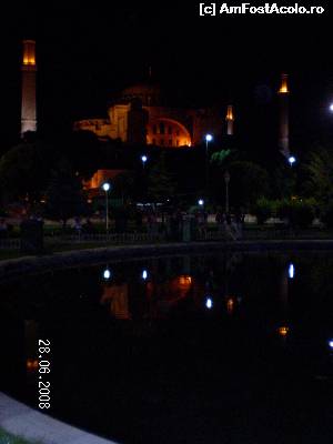 [P14] Noaptea, Ayasofya văzută din parcul de vizavi unde ziua ţâşneşte fântâna arteziană » foto by irinad
 - 
<span class="allrVoted glyphicon glyphicon-heart hidden" id="av609264"></span>
<a class="m-l-10 hidden" id="sv609264" onclick="voting_Foto_DelVot(,609264,14995)" role="button">șterge vot <span class="glyphicon glyphicon-remove"></span></a>
<a id="v9609264" class=" c-red"  onclick="voting_Foto_SetVot(609264)" role="button"><span class="glyphicon glyphicon-heart-empty"></span> <b>LIKE</b> = Votează poza</a> <img class="hidden"  id="f609264W9" src="/imagini/loader.gif" border="0" /><span class="AjErrMes hidden" id="e609264ErM"></span>