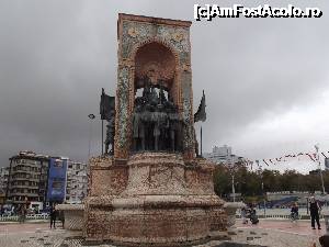 [P33] Altă faţadă a Monumentului Republicii din Piaţa Taksim » foto by irinad
 - 
<span class="allrVoted glyphicon glyphicon-heart hidden" id="av696256"></span>
<a class="m-l-10 hidden" id="sv696256" onclick="voting_Foto_DelVot(,696256,14995)" role="button">șterge vot <span class="glyphicon glyphicon-remove"></span></a>
<a id="v9696256" class=" c-red"  onclick="voting_Foto_SetVot(696256)" role="button"><span class="glyphicon glyphicon-heart-empty"></span> <b>LIKE</b> = Votează poza</a> <img class="hidden"  id="f696256W9" src="/imagini/loader.gif" border="0" /><span class="AjErrMes hidden" id="e696256ErM"></span>