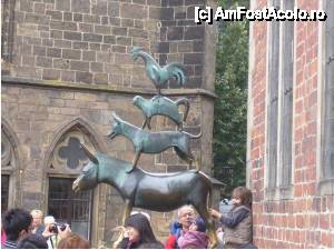 [P20] În sfârşit…statuia cu celebrele personaje ale muzicanţilor din Bremen!  » foto by iccata
 - 
<span class="allrVoted glyphicon glyphicon-heart hidden" id="av455054"></span>
<a class="m-l-10 hidden" id="sv455054" onclick="voting_Foto_DelVot(,455054,15056)" role="button">șterge vot <span class="glyphicon glyphicon-remove"></span></a>
<a id="v9455054" class=" c-red"  onclick="voting_Foto_SetVot(455054)" role="button"><span class="glyphicon glyphicon-heart-empty"></span> <b>LIKE</b> = Votează poza</a> <img class="hidden"  id="f455054W9" src="/imagini/loader.gif" border="0" /><span class="AjErrMes hidden" id="e455054ErM"></span>