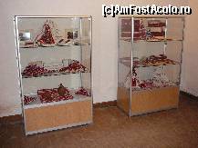 [P23] Vitrine cu diverse tesaturi populare » foto by Claudiu U.
 - 
<span class="allrVoted glyphicon glyphicon-heart hidden" id="av282265"></span>
<a class="m-l-10 hidden" id="sv282265" onclick="voting_Foto_DelVot(,282265,15092)" role="button">șterge vot <span class="glyphicon glyphicon-remove"></span></a>
<a id="v9282265" class=" c-red"  onclick="voting_Foto_SetVot(282265)" role="button"><span class="glyphicon glyphicon-heart-empty"></span> <b>LIKE</b> = Votează poza</a> <img class="hidden"  id="f282265W9" src="/imagini/loader.gif" border="0" /><span class="AjErrMes hidden" id="e282265ErM"></span>