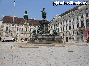 [P26] Viena - Hofburg.  » foto by iulianic
 - 
<span class="allrVoted glyphicon glyphicon-heart hidden" id="av698879"></span>
<a class="m-l-10 hidden" id="sv698879" onclick="voting_Foto_DelVot(,698879,15241)" role="button">șterge vot <span class="glyphicon glyphicon-remove"></span></a>
<a id="v9698879" class=" c-red"  onclick="voting_Foto_SetVot(698879)" role="button"><span class="glyphicon glyphicon-heart-empty"></span> <b>LIKE</b> = Votează poza</a> <img class="hidden"  id="f698879W9" src="/imagini/loader.gif" border="0" /><span class="AjErrMes hidden" id="e698879ErM"></span>