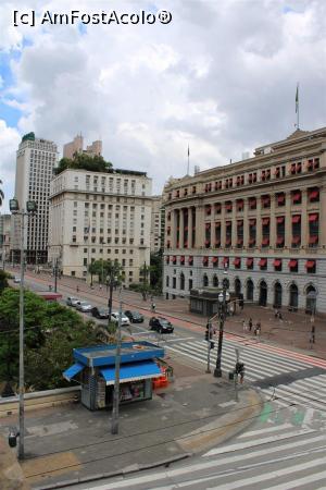 [P23] Sao Paulo, Viaduto do Chá văzut de pe terasa Teatrului Municipal, duminica, ora prânzului, puțină lume... Clădirea a doua este Primăria (Edificio Matarazzo) » foto by mprofeanu
 - 
<span class="allrVoted glyphicon glyphicon-heart hidden" id="av1058583"></span>
<a class="m-l-10 hidden" id="sv1058583" onclick="voting_Foto_DelVot(,1058583,15313)" role="button">șterge vot <span class="glyphicon glyphicon-remove"></span></a>
<a id="v91058583" class=" c-red"  onclick="voting_Foto_SetVot(1058583)" role="button"><span class="glyphicon glyphicon-heart-empty"></span> <b>LIKE</b> = Votează poza</a> <img class="hidden"  id="f1058583W9" src="/imagini/loader.gif" border="0" /><span class="AjErrMes hidden" id="e1058583ErM"></span>