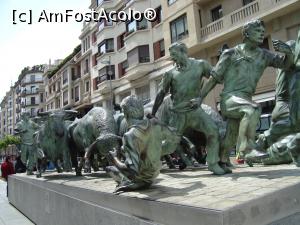 P07 [MAY-2018] Monumentul Encierro, o sculptură a unui artist basc -omagiu adus fiestei spaniole