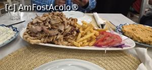 [P37] Taverna Kantouni, gyros de porc, porție generoasă » foto by irinad
 - 
<span class="allrVoted glyphicon glyphicon-heart hidden" id="av1548506"></span>
<a class="m-l-10 hidden" id="sv1548506" onclick="voting_Foto_DelVot(,1548506,15356)" role="button">șterge vot <span class="glyphicon glyphicon-remove"></span></a>
<a id="v91548506" class=" c-red"  onclick="voting_Foto_SetVot(1548506)" role="button"><span class="glyphicon glyphicon-heart-empty"></span> <b>LIKE</b> = Votează poza</a> <img class="hidden"  id="f1548506W9" src="/imagini/loader.gif" border="0" /><span class="AjErrMes hidden" id="e1548506ErM"></span>