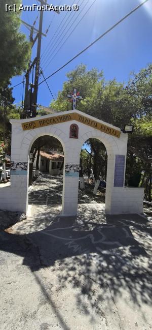 [P39] La intrare în arealul Panagia Kanala » foto by irinad
 - 
<span class="allrVoted glyphicon glyphicon-heart hidden" id="av1548508"></span>
<a class="m-l-10 hidden" id="sv1548508" onclick="voting_Foto_DelVot(,1548508,15356)" role="button">șterge vot <span class="glyphicon glyphicon-remove"></span></a>
<a id="v91548508" class=" c-red"  onclick="voting_Foto_SetVot(1548508)" role="button"><span class="glyphicon glyphicon-heart-empty"></span> <b>LIKE</b> = Votează poza</a> <img class="hidden"  id="f1548508W9" src="/imagini/loader.gif" border="0" /><span class="AjErrMes hidden" id="e1548508ErM"></span>