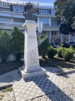 [P07] Bustul lui Lucian Blaga, în Estoril » foto by nicole33
 - 
<span class="allrVoted glyphicon glyphicon-heart hidden" id="av1502895"></span>
<a class="m-l-10 hidden" id="sv1502895" onclick="voting_Foto_DelVot(,1502895,15361)" role="button">șterge vot <span class="glyphicon glyphicon-remove"></span></a>
<a id="v91502895" class=" c-red"  onclick="voting_Foto_SetVot(1502895)" role="button"><span class="glyphicon glyphicon-heart-empty"></span> <b>LIKE</b> = Votează poza</a> <img class="hidden"  id="f1502895W9" src="/imagini/loader.gif" border="0" /><span class="AjErrMes hidden" id="e1502895ErM"></span>