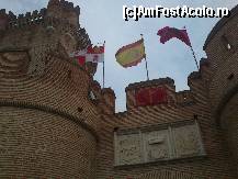 [P13] Steagul Spaniei, al comunitatii autonome si localitatii respetice flutura la intrarea fiecarui castel din aceast tarisoara...  » foto by alinaro
 - 
<span class="allrVoted glyphicon glyphicon-heart hidden" id="av466371"></span>
<a class="m-l-10 hidden" id="sv466371" onclick="voting_Foto_DelVot(,466371,15373)" role="button">șterge vot <span class="glyphicon glyphicon-remove"></span></a>
<a id="v9466371" class=" c-red"  onclick="voting_Foto_SetVot(466371)" role="button"><span class="glyphicon glyphicon-heart-empty"></span> <b>LIKE</b> = Votează poza</a> <img class="hidden"  id="f466371W9" src="/imagini/loader.gif" border="0" /><span class="AjErrMes hidden" id="e466371ErM"></span>