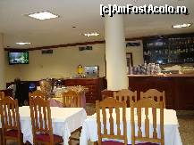 P10 [JUN-2013] sala de mese din restaurant unde se serveste micul dejun