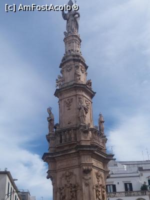 P08 [OCT-2017] Coloana în vârful căreia se află statuia lui San Oronzo, ocrotitorul orașului. 