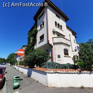 [P61] București, Casa în care a locuit Sergiu Nicolaescu, poză micșorată pe jumătate, pozată de vizavi, de la Muzeul Zambaccian » foto by mprofeanu
 - 
<span class="allrVoted glyphicon glyphicon-heart hidden" id="av1436226"></span>
<a class="m-l-10 hidden" id="sv1436226" onclick="voting_Foto_DelVot(,1436226,15671)" role="button">șterge vot <span class="glyphicon glyphicon-remove"></span></a>
<a id="v91436226" class=" c-red"  onclick="voting_Foto_SetVot(1436226)" role="button"><span class="glyphicon glyphicon-heart-empty"></span> <b>LIKE</b> = Votează poza</a> <img class="hidden"  id="f1436226W9" src="/imagini/loader.gif" border="0" /><span class="AjErrMes hidden" id="e1436226ErM"></span>