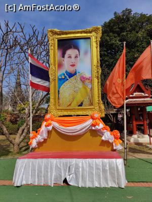 [P50] Wat Phra Si Sanphet - portretul reginei (reamintesc, peste tot sunt portrete ale familiei regale, care este foarte respectată în Thailanda) » foto by crismis
 - 
<span class="allrVoted glyphicon glyphicon-heart hidden" id="av1359850"></span>
<a class="m-l-10 hidden" id="sv1359850" onclick="voting_Foto_DelVot(,1359850,15806)" role="button">șterge vot <span class="glyphicon glyphicon-remove"></span></a>
<a id="v91359850" class=" c-red"  onclick="voting_Foto_SetVot(1359850)" role="button"><span class="glyphicon glyphicon-heart-empty"></span> <b>LIKE</b> = Votează poza</a> <img class="hidden"  id="f1359850W9" src="/imagini/loader.gif" border="0" /><span class="AjErrMes hidden" id="e1359850ErM"></span>