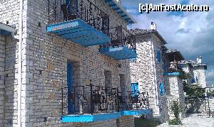 [P04] Balcoanele camerelor de la hotelul Ladias, regiunea Epir, Grecia.  » foto by traian.leuca †
 - 
<span class="allrVoted glyphicon glyphicon-heart hidden" id="av574994"></span>
<a class="m-l-10 hidden" id="sv574994" onclick="voting_Foto_DelVot(,574994,15855)" role="button">șterge vot <span class="glyphicon glyphicon-remove"></span></a>
<a id="v9574994" class=" c-red"  onclick="voting_Foto_SetVot(574994)" role="button"><span class="glyphicon glyphicon-heart-empty"></span> <b>LIKE</b> = Votează poza</a> <img class="hidden"  id="f574994W9" src="/imagini/loader.gif" border="0" /><span class="AjErrMes hidden" id="e574994ErM"></span>