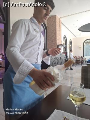 [P06] Personalul turnand vin » foto by moraru marian
 - 
<span class="allrVoted glyphicon glyphicon-heart hidden" id="av1536971"></span>
<a class="m-l-10 hidden" id="sv1536971" onclick="voting_Foto_DelVot(,1536971,15948)" role="button">șterge vot <span class="glyphicon glyphicon-remove"></span></a>
<a id="v91536971" class=" c-red"  onclick="voting_Foto_SetVot(1536971)" role="button"><span class="glyphicon glyphicon-heart-empty"></span> <b>LIKE</b> = Votează poza</a> <img class="hidden"  id="f1536971W9" src="/imagini/loader.gif" border="0" /><span class="AjErrMes hidden" id="e1536971ErM"></span>