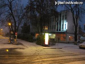 [P21] Hotelul Victoria, în dimineaţa de 1 Decembrie 2014, când a început să ningă... Dar eu tocmai părăseam locul, pentru a merge la Alba Iulia...  » foto by maimutarescu
 - 
<span class="allrVoted glyphicon glyphicon-heart hidden" id="av578954"></span>
<a class="m-l-10 hidden" id="sv578954" onclick="voting_Foto_DelVot(,578954,16130)" role="button">șterge vot <span class="glyphicon glyphicon-remove"></span></a>
<a id="v9578954" class=" c-red"  onclick="voting_Foto_SetVot(578954)" role="button"><span class="glyphicon glyphicon-heart-empty"></span> <b>LIKE</b> = Votează poza</a> <img class="hidden"  id="f578954W9" src="/imagini/loader.gif" border="0" /><span class="AjErrMes hidden" id="e578954ErM"></span>