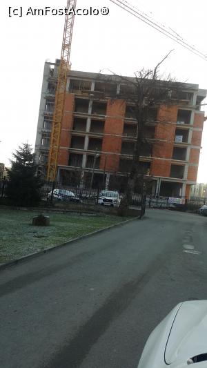 [P01] Se lucreaza la hotelul nou non-stop chiar daca de 1 decembrie hotelul era plin si ar fi trebuit muncitorii sa fie liberi. din pacate termopanele hotelului sunt proaste si zgomotul era ingrozitor.  » foto by teomtech
 - 
<span class="allrVoted glyphicon glyphicon-heart hidden" id="av818968"></span>
<a class="m-l-10 hidden" id="sv818968" onclick="voting_Foto_DelVot(,818968,16236)" role="button">șterge vot <span class="glyphicon glyphicon-remove"></span></a>
<a id="v9818968" class=" c-red"  onclick="voting_Foto_SetVot(818968)" role="button"><span class="glyphicon glyphicon-heart-empty"></span> <b>LIKE</b> = Votează poza</a> <img class="hidden"  id="f818968W9" src="/imagini/loader.gif" border="0" /><span class="AjErrMes hidden" id="e818968ErM"></span>