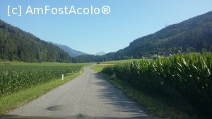 P04 [JUL-2015] Drumul secundar paralel cu șoseaua de pe malul lacului Millstatt ce duce la Moltatal. Zona Millstatt din provincia Carinthia, Austria. 
