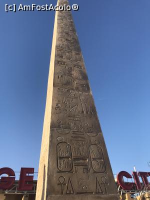 P03 [MAY-2019] King Tut Museum – obelisc la intrarea în mall