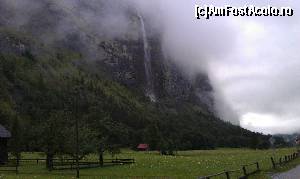 [P17] O cascadă aflată în stânga șoselei ce duce în satul turistic Murren. Valea Lauterbrunnen, Alpii Bernezi, Elveția.  » foto by traian.leuca †
 - 
<span class="allrVoted glyphicon glyphicon-heart hidden" id="av592489"></span>
<a class="m-l-10 hidden" id="sv592489" onclick="voting_Foto_DelVot(,592489,16501)" role="button">șterge vot <span class="glyphicon glyphicon-remove"></span></a>
<a id="v9592489" class=" c-red"  onclick="voting_Foto_SetVot(592489)" role="button"><span class="glyphicon glyphicon-heart-empty"></span> <b>LIKE</b> = Votează poza</a> <img class="hidden"  id="f592489W9" src="/imagini/loader.gif" border="0" /><span class="AjErrMes hidden" id="e592489ErM"></span>