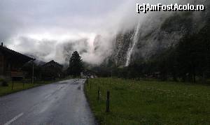 [P18] Încă o cascadă aflată în dreapta șoselei ce duce în satul turistic Murren. Valea Lauterbrunnen, Alpii Bernezi, Elveția.  » foto by traian.leuca †
 - 
<span class="allrVoted glyphicon glyphicon-heart hidden" id="av592490"></span>
<a class="m-l-10 hidden" id="sv592490" onclick="voting_Foto_DelVot(,592490,16501)" role="button">șterge vot <span class="glyphicon glyphicon-remove"></span></a>
<a id="v9592490" class=" c-red"  onclick="voting_Foto_SetVot(592490)" role="button"><span class="glyphicon glyphicon-heart-empty"></span> <b>LIKE</b> = Votează poza</a> <img class="hidden"  id="f592490W9" src="/imagini/loader.gif" border="0" /><span class="AjErrMes hidden" id="e592490ErM"></span>