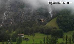 [P20] Peisaj montan în dreapta șoselei ce duce în satul turistic Murren. Valea Lauterbrunnen, Alpii Bernezi, Elveția.  » foto by traian.leuca †
 - 
<span class="allrVoted glyphicon glyphicon-heart hidden" id="av592492"></span>
<a class="m-l-10 hidden" id="sv592492" onclick="voting_Foto_DelVot(,592492,16501)" role="button">șterge vot <span class="glyphicon glyphicon-remove"></span></a>
<a id="v9592492" class=" c-red"  onclick="voting_Foto_SetVot(592492)" role="button"><span class="glyphicon glyphicon-heart-empty"></span> <b>LIKE</b> = Votează poza</a> <img class="hidden"  id="f592492W9" src="/imagini/loader.gif" border="0" /><span class="AjErrMes hidden" id="e592492ErM"></span>
