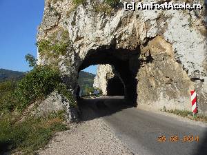 [P04] Cetatea Golubac - Două dintre tunelurile din imediata apropiere a cetăţii.  » foto by iulianic
 - 
<span class="allrVoted glyphicon glyphicon-heart hidden" id="av551587"></span>
<a class="m-l-10 hidden" id="sv551587" onclick="voting_Foto_DelVot(,551587,16590)" role="button">șterge vot <span class="glyphicon glyphicon-remove"></span></a>
<a id="v9551587" class=" c-red"  onclick="voting_Foto_SetVot(551587)" role="button"><span class="glyphicon glyphicon-heart-empty"></span> <b>LIKE</b> = Votează poza</a> <img class="hidden"  id="f551587W9" src="/imagini/loader.gif" border="0" /><span class="AjErrMes hidden" id="e551587ErM"></span>