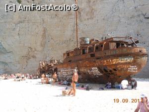 [P12] Zakynthos - Navagio. Epava ruginită și măzgăleli în toate limbile.  » foto by iulianic
 - 
<span class="allrVoted glyphicon glyphicon-heart hidden" id="av908427"></span>
<a class="m-l-10 hidden" id="sv908427" onclick="voting_Foto_DelVot(,908427,16617)" role="button">șterge vot <span class="glyphicon glyphicon-remove"></span></a>
<a id="v9908427" class=" c-red"  onclick="voting_Foto_SetVot(908427)" role="button"><span class="glyphicon glyphicon-heart-empty"></span> <b>LIKE</b> = Votează poza</a> <img class="hidden"  id="f908427W9" src="/imagini/loader.gif" border="0" /><span class="AjErrMes hidden" id="e908427ErM"></span>