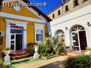 [P27] Intrarea în pensiune și, în dreapta, în bucătăria restaurantului » foto by crismis
 - 
<span class="allrVoted glyphicon glyphicon-heart hidden" id="av1499838"></span>
<a class="m-l-10 hidden" id="sv1499838" onclick="voting_Foto_DelVot(,1499838,17088)" role="button">șterge vot <span class="glyphicon glyphicon-remove"></span></a>
<a id="v91499838" class=" c-red"  onclick="voting_Foto_SetVot(1499838)" role="button"><span class="glyphicon glyphicon-heart-empty"></span> <b>LIKE</b> = Votează poza</a> <img class="hidden"  id="f1499838W9" src="/imagini/loader.gif" border="0" /><span class="AjErrMes hidden" id="e1499838ErM"></span>