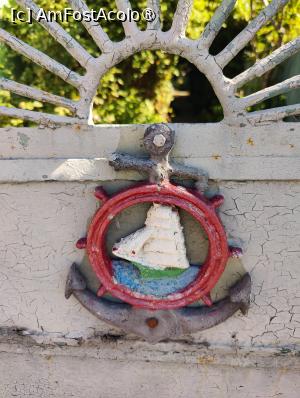 [P33] Ornament cu specific marin pe o poartă » foto by crismis
 - 
<span class="allrVoted glyphicon glyphicon-heart hidden" id="av1499844"></span>
<a class="m-l-10 hidden" id="sv1499844" onclick="voting_Foto_DelVot(,1499844,17088)" role="button">șterge vot <span class="glyphicon glyphicon-remove"></span></a>
<a id="v91499844" class=" c-red"  onclick="voting_Foto_SetVot(1499844)" role="button"><span class="glyphicon glyphicon-heart-empty"></span> <b>LIKE</b> = Votează poza</a> <img class="hidden"  id="f1499844W9" src="/imagini/loader.gif" border="0" /><span class="AjErrMes hidden" id="e1499844ErM"></span>