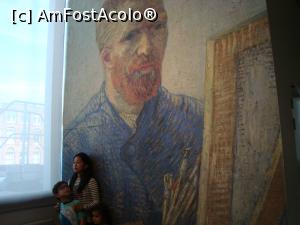 [P05] Intalnire cu Van Gogh în fața portretului său la șevalet... mă fascinează barba lui roșcovană și fața lui asimetrică.  » foto by mireille
 - 
<span class="allrVoted glyphicon glyphicon-heart hidden" id="av898114"></span>
<a class="m-l-10 hidden" id="sv898114" onclick="voting_Foto_DelVot(,898114,17324)" role="button">șterge vot <span class="glyphicon glyphicon-remove"></span></a>
<a id="v9898114" class=" c-red"  onclick="voting_Foto_SetVot(898114)" role="button"><span class="glyphicon glyphicon-heart-empty"></span> <b>LIKE</b> = Votează poza</a> <img class="hidden"  id="f898114W9" src="/imagini/loader.gif" border="0" /><span class="AjErrMes hidden" id="e898114ErM"></span>