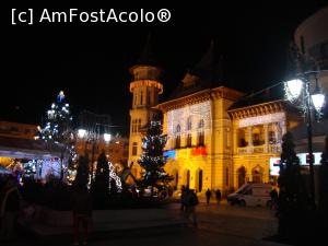 [P06] Palatul Comunal din Buzău văzut noaptea. Zona este ornată pentru sărbătorile de iarnă.  » foto by Floryn81
 - 
<span class="allrVoted glyphicon glyphicon-heart hidden" id="av820084"></span>
<a class="m-l-10 hidden" id="sv820084" onclick="voting_Foto_DelVot(,820084,17366)" role="button">șterge vot <span class="glyphicon glyphicon-remove"></span></a>
<a id="v9820084" class=" c-red"  onclick="voting_Foto_SetVot(820084)" role="button"><span class="glyphicon glyphicon-heart-empty"></span> <b>LIKE</b> = Votează poza</a> <img class="hidden"  id="f820084W9" src="/imagini/loader.gif" border="0" /><span class="AjErrMes hidden" id="e820084ErM"></span>