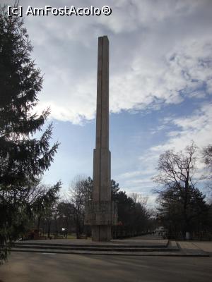 [P12] În zona centrală a parcului Crâng există Obeliscul ”Buzău-1600”. Inaugurat în anul 1976, monumentul are o înălțime de 26,8 metri și este creația sculptorului Gheorghe Coman.  » foto by Floryn81
 - 
<span class="allrVoted glyphicon glyphicon-heart hidden" id="av820594"></span>
<a class="m-l-10 hidden" id="sv820594" onclick="voting_Foto_DelVot(,820594,17366)" role="button">șterge vot <span class="glyphicon glyphicon-remove"></span></a>
<a id="v9820594" class=" c-red"  onclick="voting_Foto_SetVot(820594)" role="button"><span class="glyphicon glyphicon-heart-empty"></span> <b>LIKE</b> = Votează poza</a> <img class="hidden"  id="f820594W9" src="/imagini/loader.gif" border="0" /><span class="AjErrMes hidden" id="e820594ErM"></span>