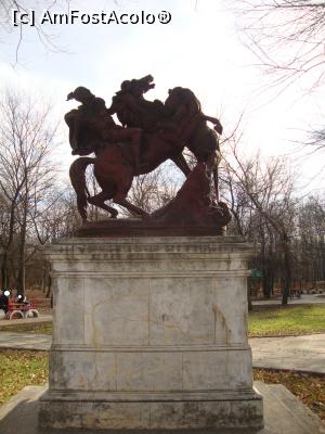 [P09] Statuia ”Călăreț atacat de leu” aflată în parcul Crâng din municipiul Buzău.  » foto by Floryn81
 - 
<span class="allrVoted glyphicon glyphicon-heart hidden" id="av820591"></span>
<a class="m-l-10 hidden" id="sv820591" onclick="voting_Foto_DelVot(,820591,17366)" role="button">șterge vot <span class="glyphicon glyphicon-remove"></span></a>
<a id="v9820591" class=" c-red"  onclick="voting_Foto_SetVot(820591)" role="button"><span class="glyphicon glyphicon-heart-empty"></span> <b>LIKE</b> = Votează poza</a> <img class="hidden"  id="f820591W9" src="/imagini/loader.gif" border="0" /><span class="AjErrMes hidden" id="e820591ErM"></span>