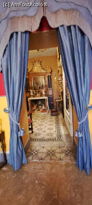 [P14] Privire spre Capela familiei, dincolo de draperiile albastre » foto by irinad
 - 
<span class="allrVoted glyphicon glyphicon-heart hidden" id="av1515395"></span>
<a class="m-l-10 hidden" id="sv1515395" onclick="voting_Foto_DelVot(,1515395,17454)" role="button">șterge vot <span class="glyphicon glyphicon-remove"></span></a>
<a id="v91515395" class=" c-red"  onclick="voting_Foto_SetVot(1515395)" role="button"><span class="glyphicon glyphicon-heart-empty"></span> <b>LIKE</b> = Votează poza</a> <img class="hidden"  id="f1515395W9" src="/imagini/loader.gif" border="0" /><span class="AjErrMes hidden" id="e1515395ErM"></span>