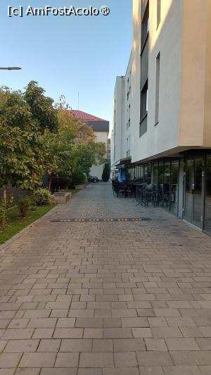 [P05] Hotel Hampton by Hilton Cluj-vedere din curte » foto by ANILU
 - 
<span class="allrVoted glyphicon glyphicon-heart hidden" id="av1454430"></span>
<a class="m-l-10 hidden" id="sv1454430" onclick="voting_Foto_DelVot(,1454430,17485)" role="button">șterge vot <span class="glyphicon glyphicon-remove"></span></a>
<a id="v91454430" class=" c-red"  onclick="voting_Foto_SetVot(1454430)" role="button"><span class="glyphicon glyphicon-heart-empty"></span> <b>LIKE</b> = Votează poza</a> <img class="hidden"  id="f1454430W9" src="/imagini/loader.gif" border="0" /><span class="AjErrMes hidden" id="e1454430ErM"></span>