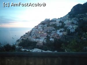 [P99] Positano la apus, din autobuz, la întoarcerea spre Sorrento » foto by crismis
 - 
<span class="allrVoted glyphicon glyphicon-heart hidden" id="av961267"></span>
<a class="m-l-10 hidden" id="sv961267" onclick="voting_Foto_DelVot(,961267,17505)" role="button">șterge vot <span class="glyphicon glyphicon-remove"></span></a>
<a id="v9961267" class=" c-red"  onclick="voting_Foto_SetVot(961267)" role="button"><span class="glyphicon glyphicon-heart-empty"></span> <b>LIKE</b> = Votează poza</a> <img class="hidden"  id="f961267W9" src="/imagini/loader.gif" border="0" /><span class="AjErrMes hidden" id="e961267ErM"></span>