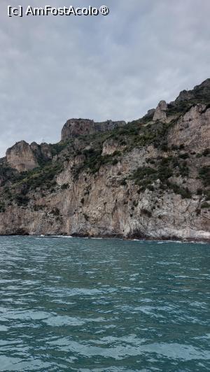 [P02] Coasta Amalfi - vedere de pe vapor » foto by ANILU
 - 
<span class="allrVoted glyphicon glyphicon-heart hidden" id="av1460565"></span>
<a class="m-l-10 hidden" id="sv1460565" onclick="voting_Foto_DelVot(,1460565,17505)" role="button">șterge vot <span class="glyphicon glyphicon-remove"></span></a>
<a id="v91460565" class=" c-red"  onclick="voting_Foto_SetVot(1460565)" role="button"><span class="glyphicon glyphicon-heart-empty"></span> <b>LIKE</b> = Votează poza</a> <img class="hidden"  id="f1460565W9" src="/imagini/loader.gif" border="0" /><span class="AjErrMes hidden" id="e1460565ErM"></span>