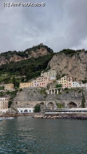 [P27] Amalfi - vedere de pe vapor » foto by ANILU
 - 
<span class="allrVoted glyphicon glyphicon-heart hidden" id="av1460590"></span>
<a class="m-l-10 hidden" id="sv1460590" onclick="voting_Foto_DelVot(,1460590,17505)" role="button">șterge vot <span class="glyphicon glyphicon-remove"></span></a>
<a id="v91460590" class=" c-red"  onclick="voting_Foto_SetVot(1460590)" role="button"><span class="glyphicon glyphicon-heart-empty"></span> <b>LIKE</b> = Votează poza</a> <img class="hidden"  id="f1460590W9" src="/imagini/loader.gif" border="0" /><span class="AjErrMes hidden" id="e1460590ErM"></span>