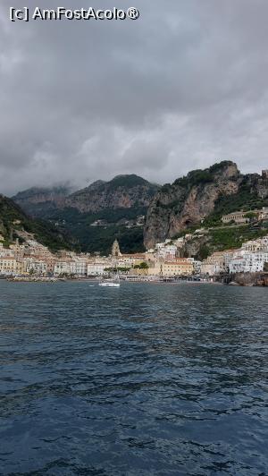 [P03] Coasta Amalfi - vedere de pe vapor » foto by ANILU
 - 
<span class="allrVoted glyphicon glyphicon-heart hidden" id="av1460566"></span>
<a class="m-l-10 hidden" id="sv1460566" onclick="voting_Foto_DelVot(,1460566,17505)" role="button">șterge vot <span class="glyphicon glyphicon-remove"></span></a>
<a id="v91460566" class=" c-red"  onclick="voting_Foto_SetVot(1460566)" role="button"><span class="glyphicon glyphicon-heart-empty"></span> <b>LIKE</b> = Votează poza</a> <img class="hidden"  id="f1460566W9" src="/imagini/loader.gif" border="0" /><span class="AjErrMes hidden" id="e1460566ErM"></span>